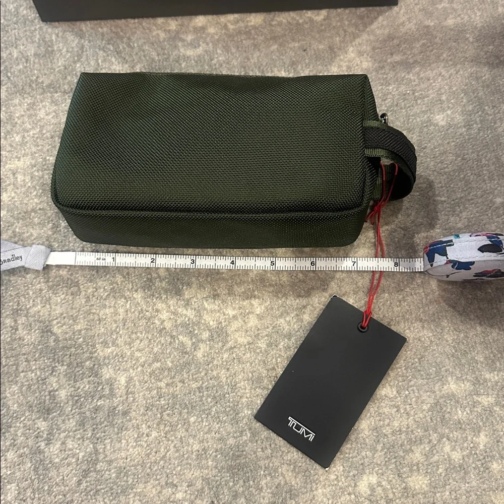 TUMI TRAVEL KIT / ACCESSORIES ARMY GREEN NWT